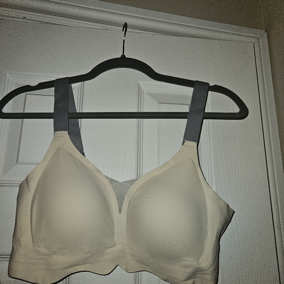 Magic Bra, no tags were attached originally - Picture 5 of 5
